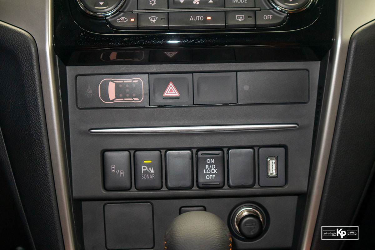 Cận cảnh Mitsubishi Triton Athlete 2022 vừa về đại lý, trẻ trung và cá tính hơn a26