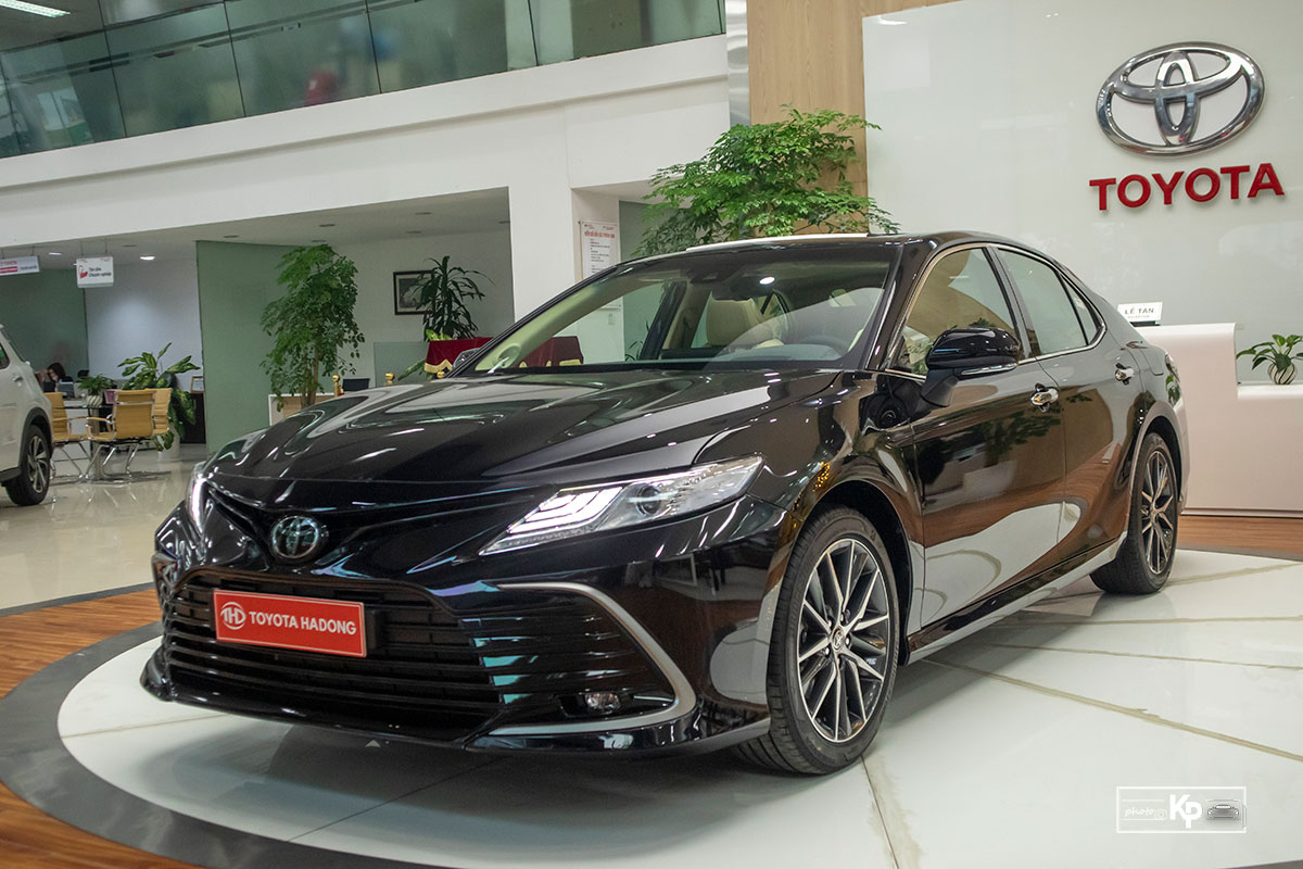 Chi tiết Toyota Camry 2.0Q 2022 vừa về đại lý, phiên bản mới nhiều tiên nghi đáng giá a6