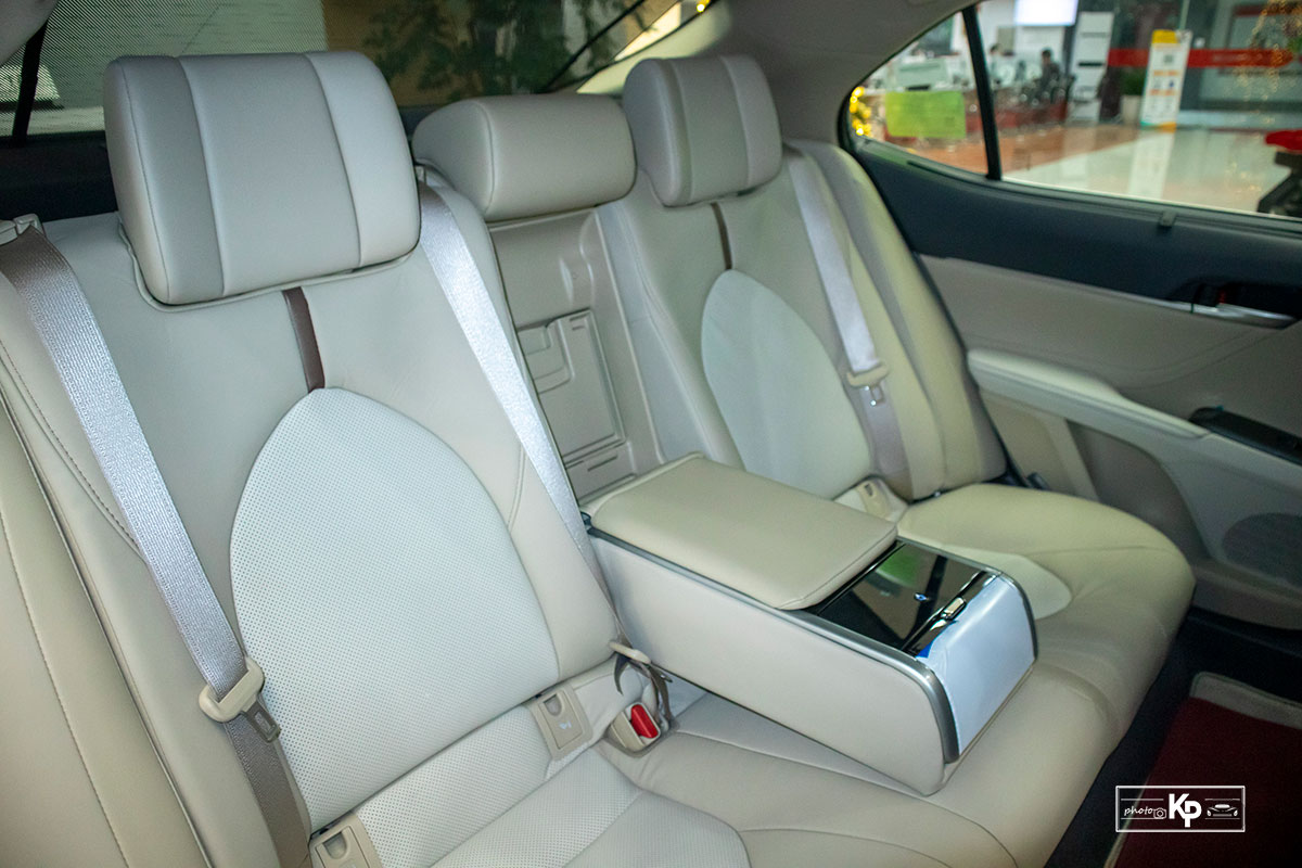 Chi tiết Toyota Camry 2.0Q 2022 vừa về đại lý, phiên bản mới nhiều tiên nghi đáng giá a21