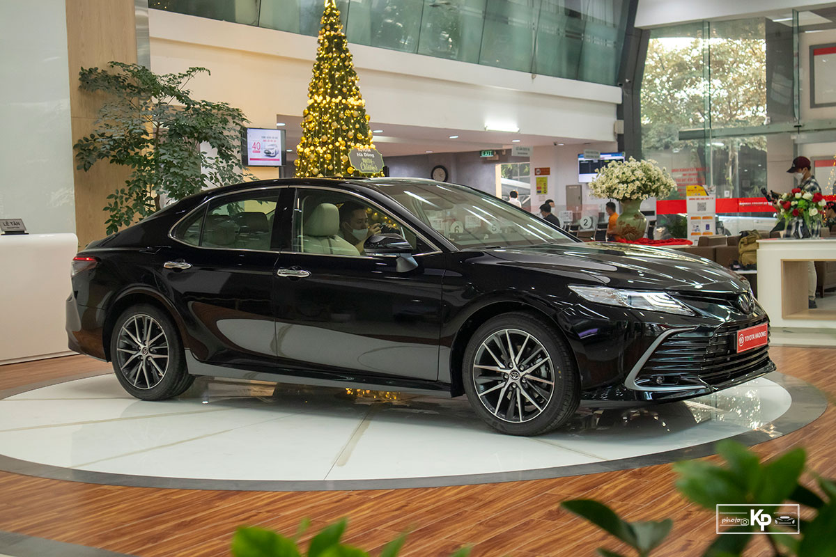 Chi tiết Toyota Camry 2.0Q 2022 vừa về đại lý, phiên bản mới nhiều tiên nghi đáng giá a1