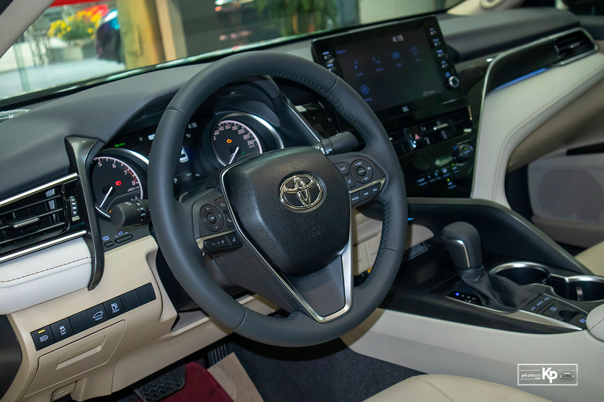 Chi tiết Toyota Camry 2.0Q 2022 vừa về đại lý, phiên bản mới nhiều tiên nghi đáng giá a15