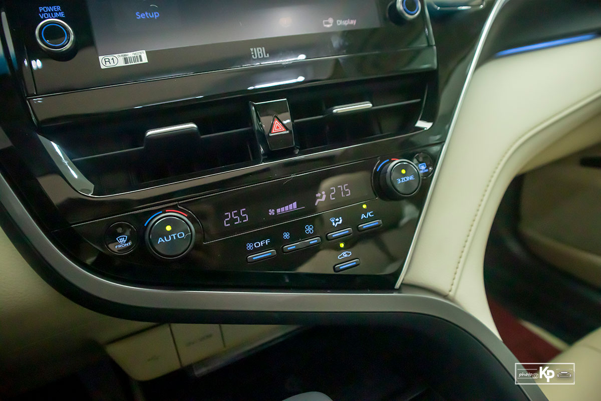 Chi tiết Toyota Camry 2.0Q 2022 vừa về đại lý, phiên bản mới nhiều tiên nghi đáng giá a23