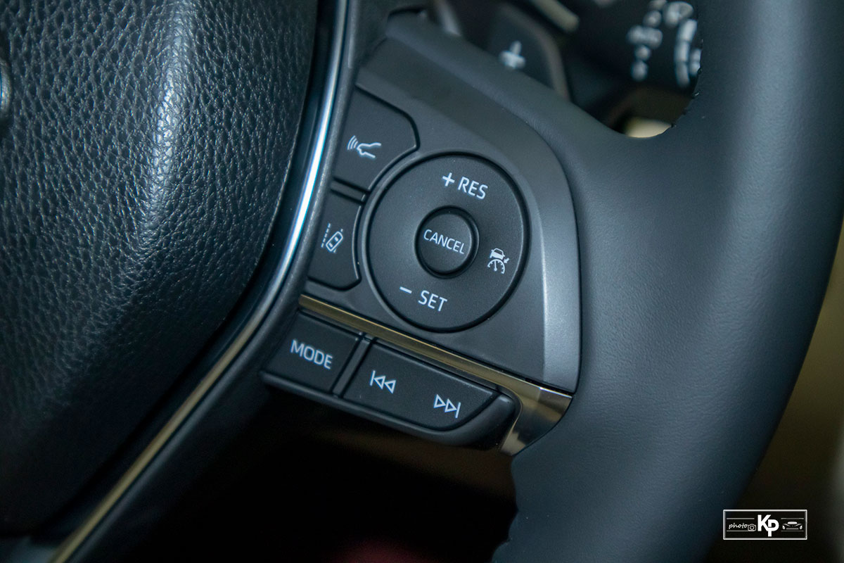 Chi tiết Toyota Camry 2.0Q 2022 vừa về đại lý, phiên bản mới nhiều tiên nghi đáng giá a17