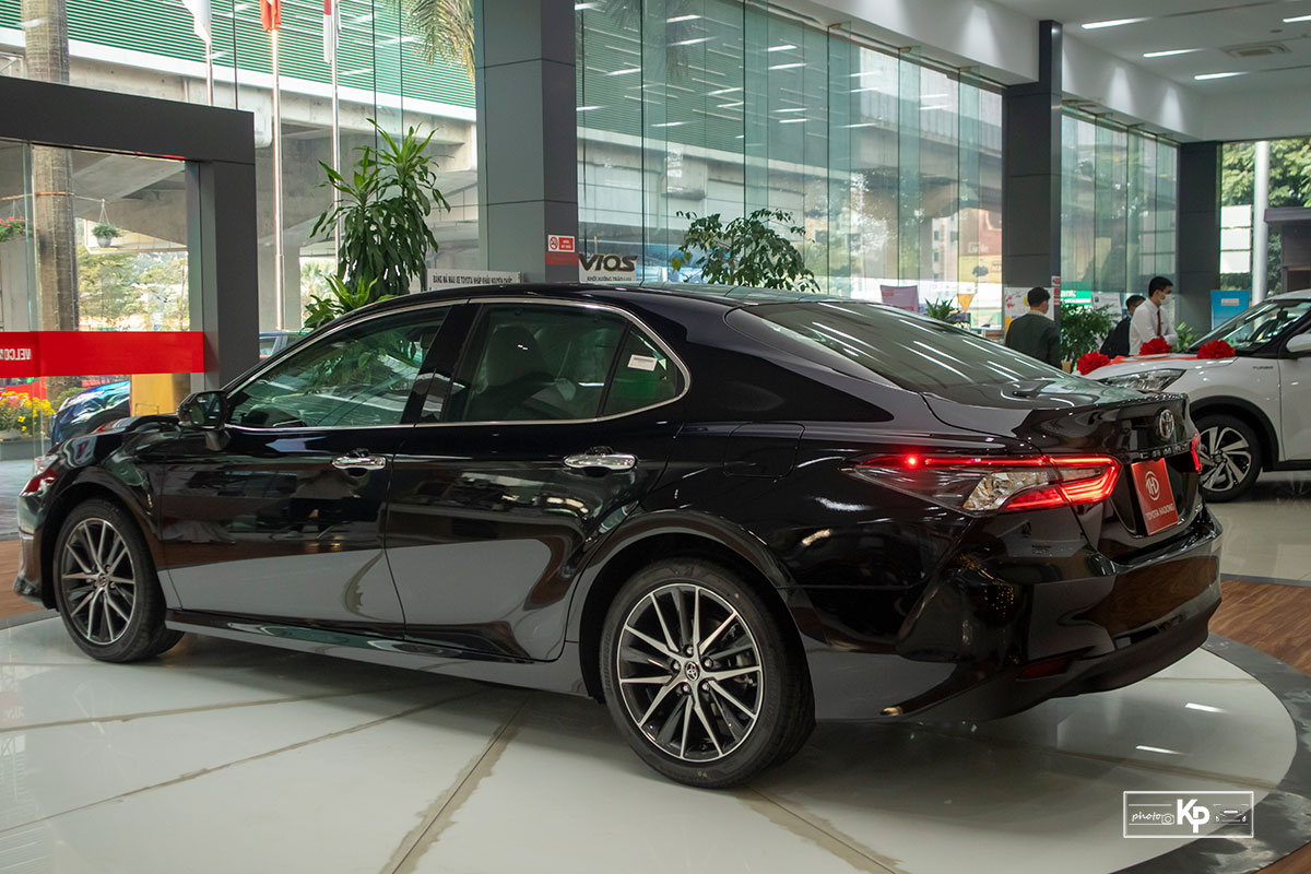 Chi tiết Toyota Camry 2.0Q 2022 vừa về đại lý, phiên bản mới nhiều tiên nghi đáng giá a13