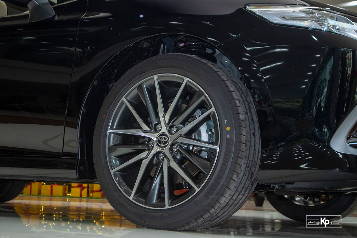 Chi tiết Toyota Camry 2.0Q 2022 vừa về đại lý, phiên bản mới nhiều tiên nghi đáng giá a12