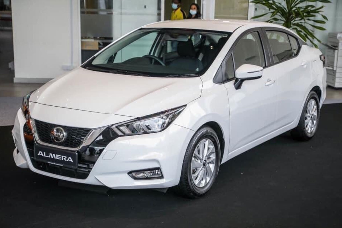 Nissan Almera ưu đãi 100% phí trước bạ, đưa giá thực tế chỉ từ 416 triệu đồng.