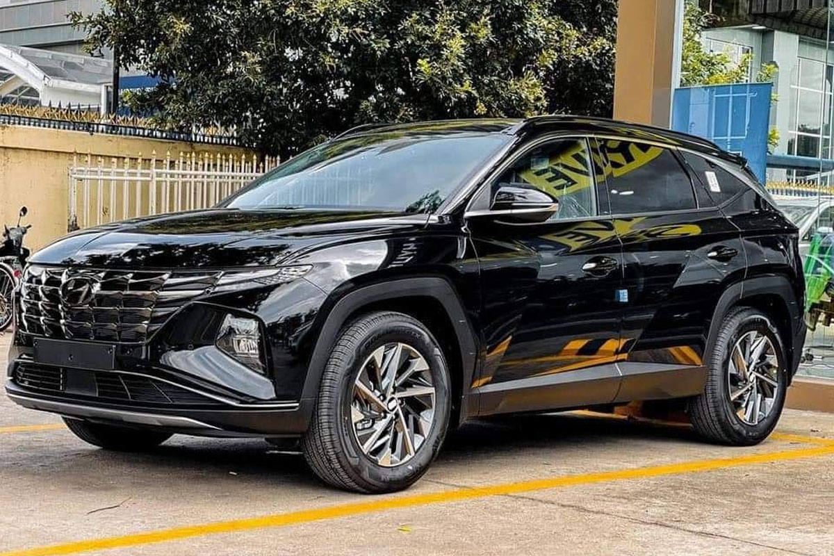 Hyundai Tucson 2022 c&oacute; k&iacute;ch thước nhỉnh hơn đ&ocirc;i ch&uacute;t.