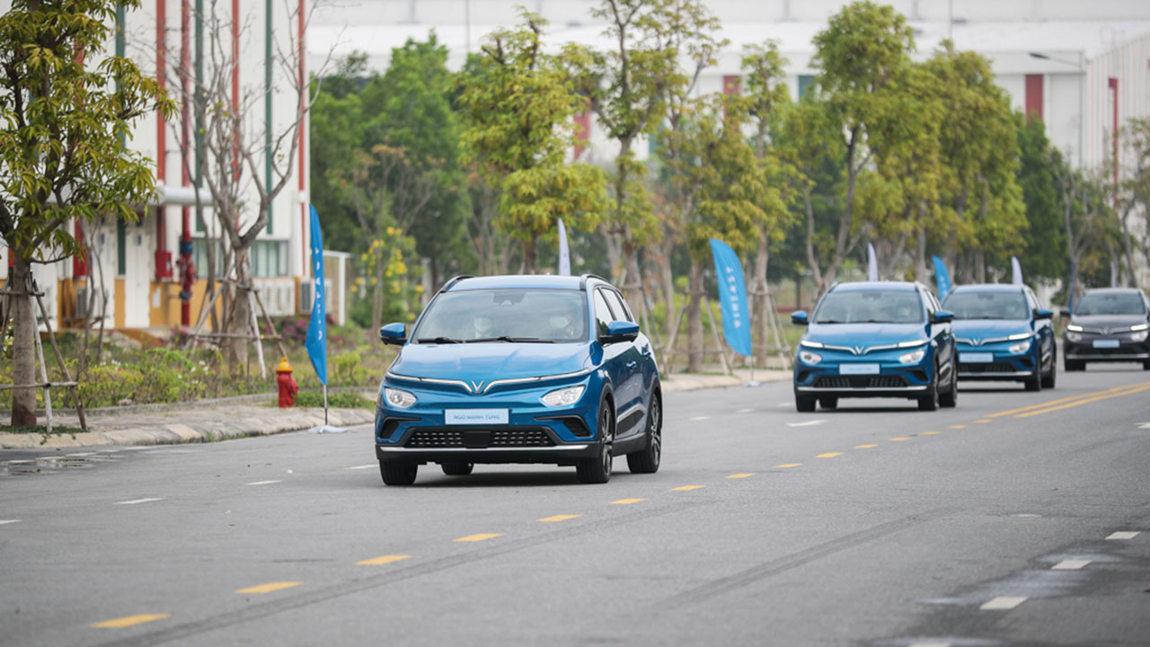 Sang th&aacute;ng 1/2022, sẽ c&ograve;n h&agrave;ng ng&agrave;n chiếc xe VF e34 nữa được giao tới tay kh&aacute;ch h&agrave;ng.