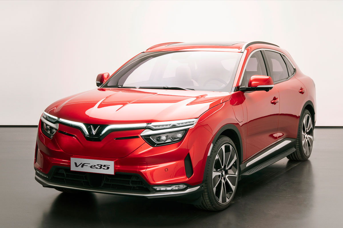 Thiết kế phần đầu xe VF e35 mang nhận diện đặc trưng của VinFast.