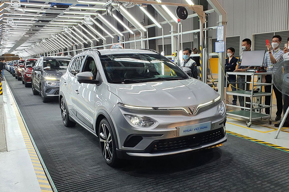 &Ocirc; t&ocirc; điện &ldquo;Made in Vietnam&rdquo; được b&agrave;n giao tới tay người d&ugrave;ng.