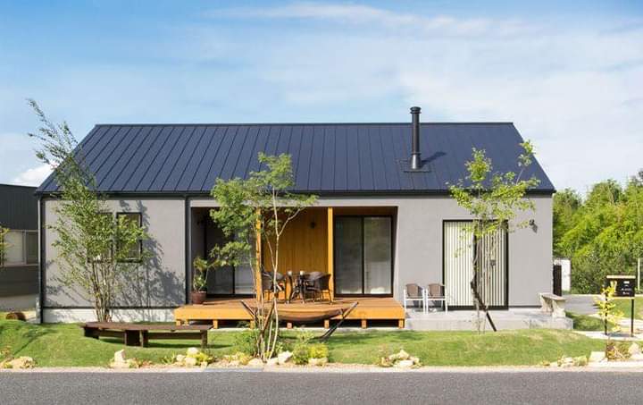 nh&agrave; cấp 4 kiểu Nhật với m&aacute;i m&agrave;u xanh than