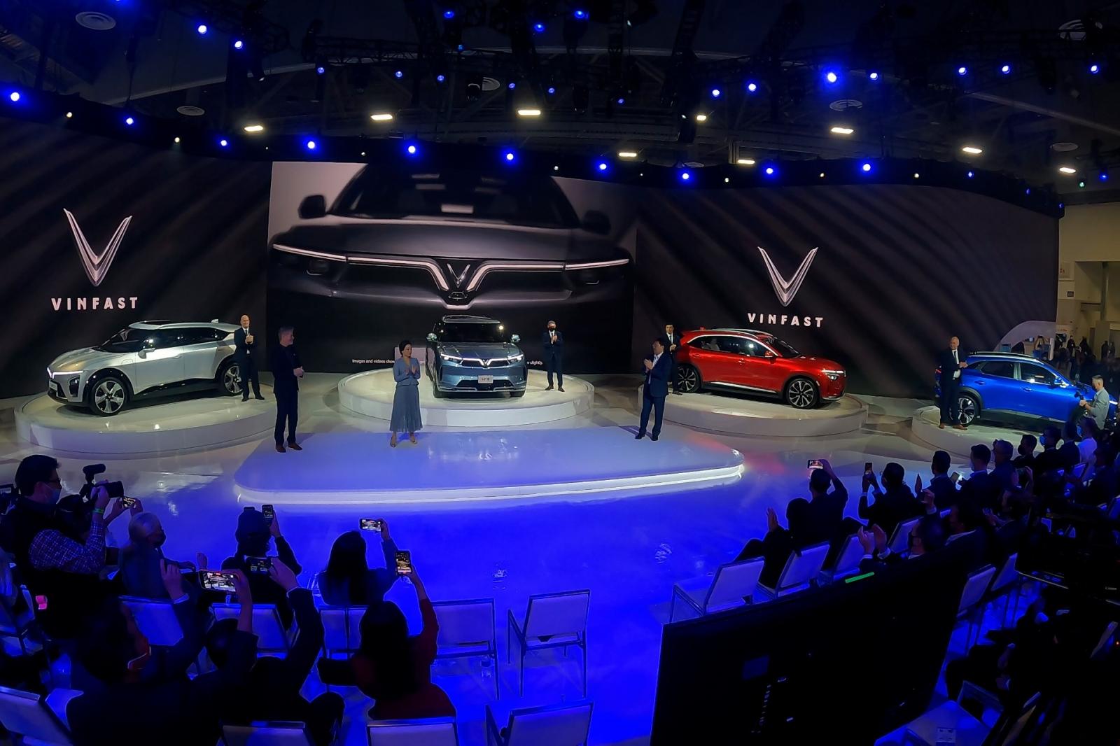 VinFast ra mắt 5 m&acirc;̃u xe đi&ecirc;̣n tại CES 2022, tuy&ecirc;n b&ocirc;́ d&ocirc;̀n toàn lực vào xe đi&ecirc;̣n từ cu&ocirc;́i năm a5