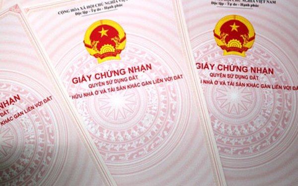 Cận cảnh trang đầu của sổ đỏ