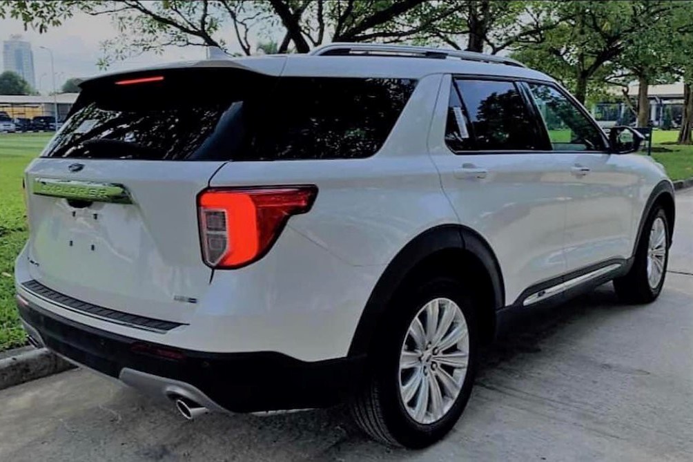 Ford Explorer 2022 thế hệ mới đã có lịch ra mắt, chu&acirc;̉n bị đ&ocirc;́i đ&acirc;̀u Toyota Land Cruiser Prado a2