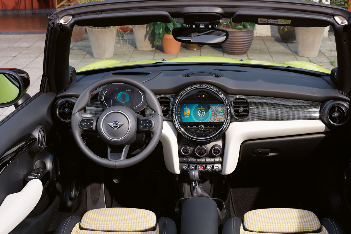 Nội thất mui trần MINI Cooper Convertible.