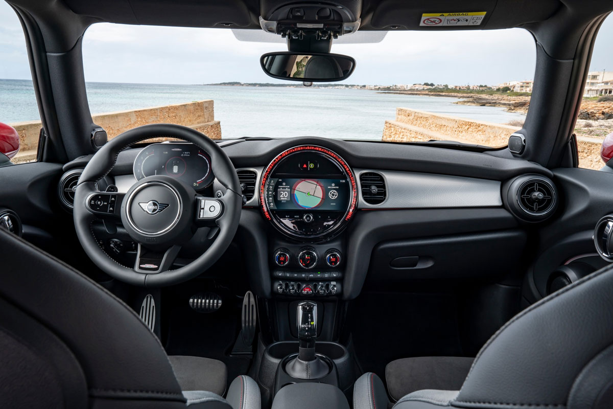 Nội thất MINI John Cooper Works 3 cửa.