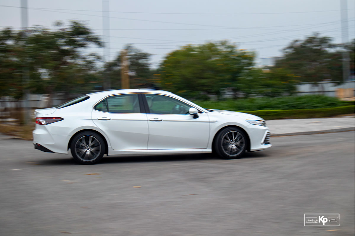 Đánh giá xe Toyota Camry 2022 a25