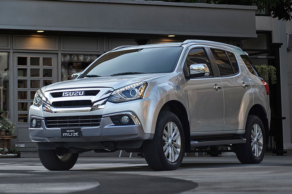 Isuzu mu-X tiếp tục l&agrave; mẫu SUV 7 chỗ b&aacute;n chậm nhất.