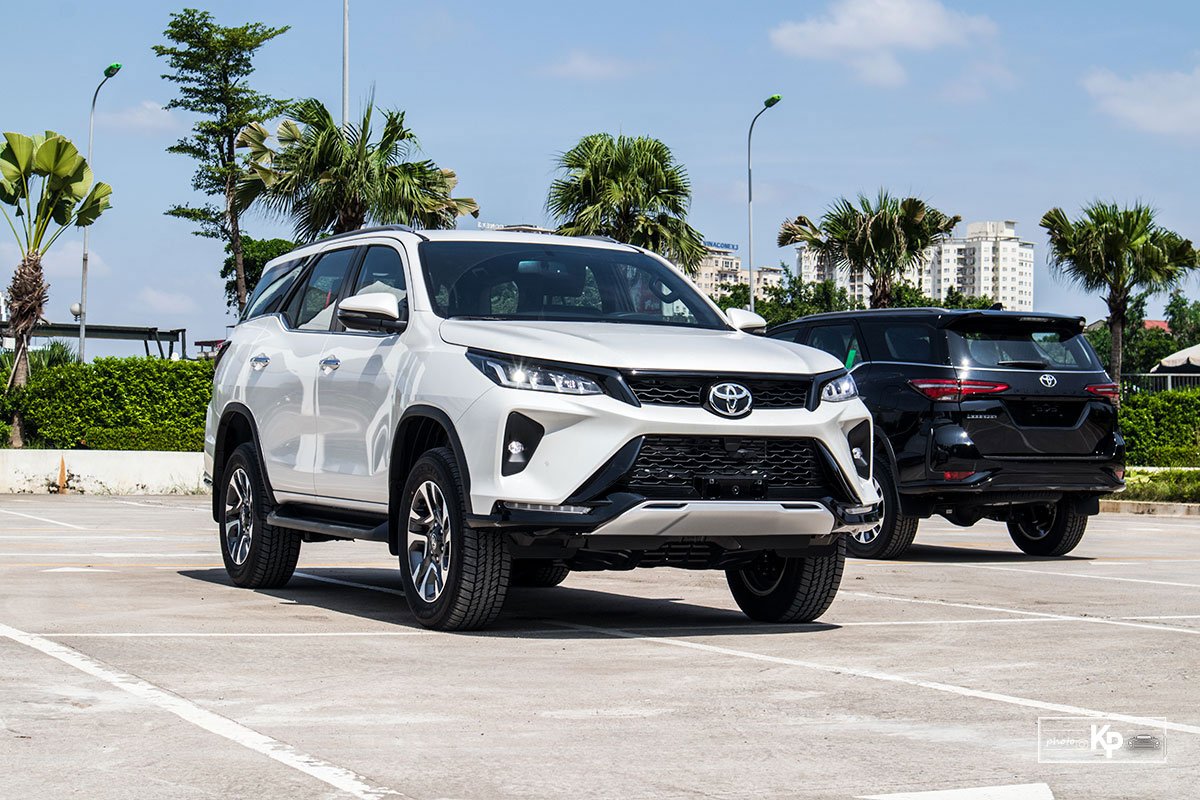 Toyota Fortuner tiếp tục dẫn đầu ph&acirc;n kh&uacute;c.