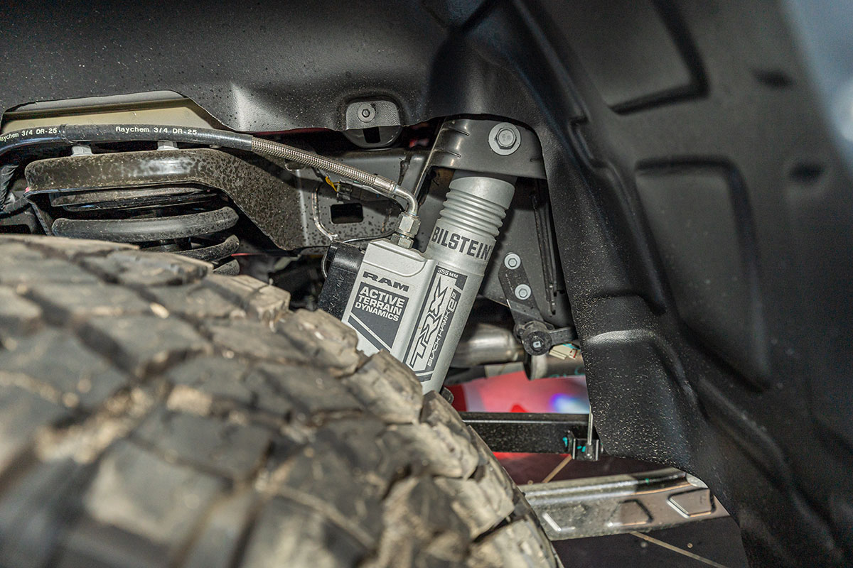 Hệ thống treo với bộ giảm chấn thích ứng chủ động Bilstein Black Hawk E2 1.