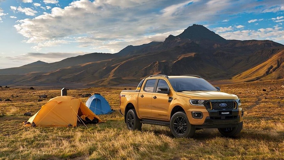 Cu&ocirc;̣c đua ph&acirc;n khúc xe bán tải cu&ocirc;́i năm 2021: Mitsubishi Trion b&acirc;́t ngờ cho Toyota Hilux "hít khói" 1