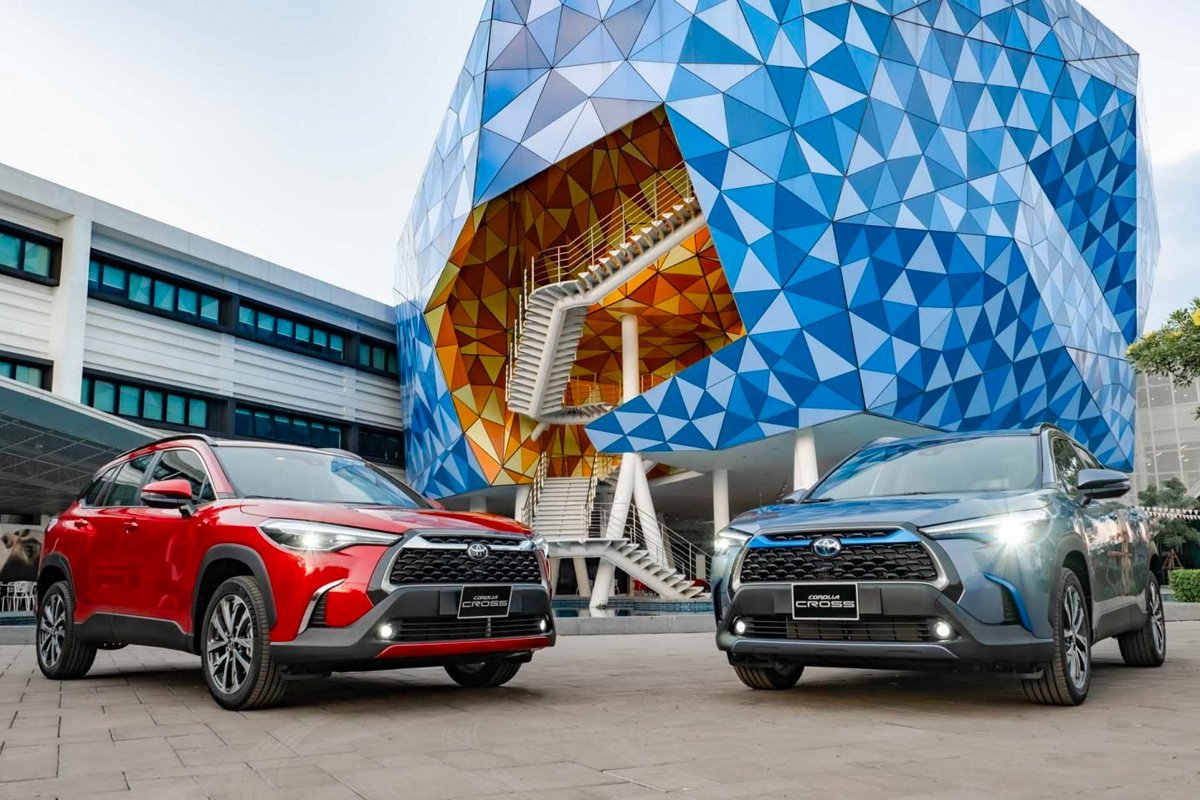 Top 10 xe b&aacute;n chạy th&aacute;ng 12/2021: Corolla Cross lập đỉnh, Ford Ranger mất h&uacute;t.