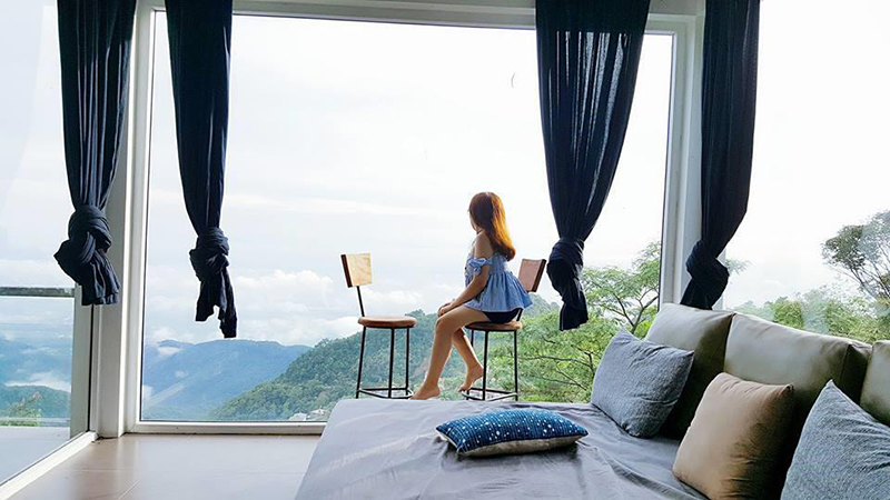  Cửa s&ocirc;̉ kính dạng cực lớn, view bao trọn t&acirc;̀m mắt r&acirc;́t được lòng giới trẻ