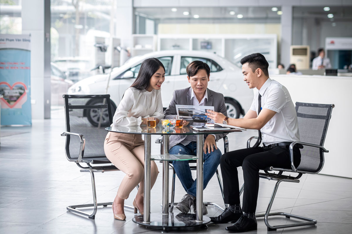 Cận Tết l&agrave; thời điểm nhu cầu mua xe &ocirc; t&ocirc; tăng cao.