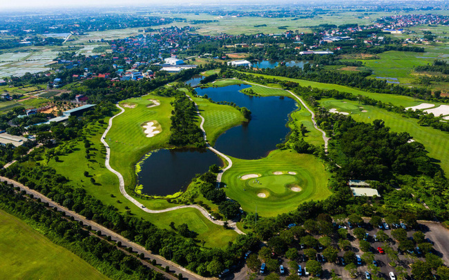 sân golf nhìn từ trên cao