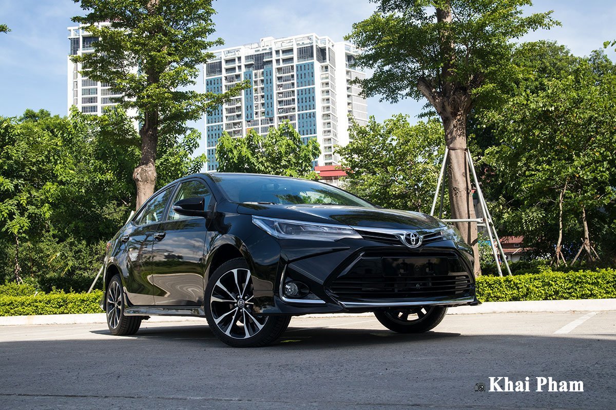 Thiết kế k&eacute;m trẻ trung, chậm đổi mới đ&atilde; khiế Corolla Altis đ&aacute;nh mất vị thế.