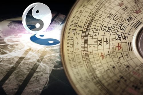 hình ảnh âm dương, la bàn phong thủy minh họa cho việc xem ngày giờ tốt xấu đầu năm Nhâm Dần 2022
