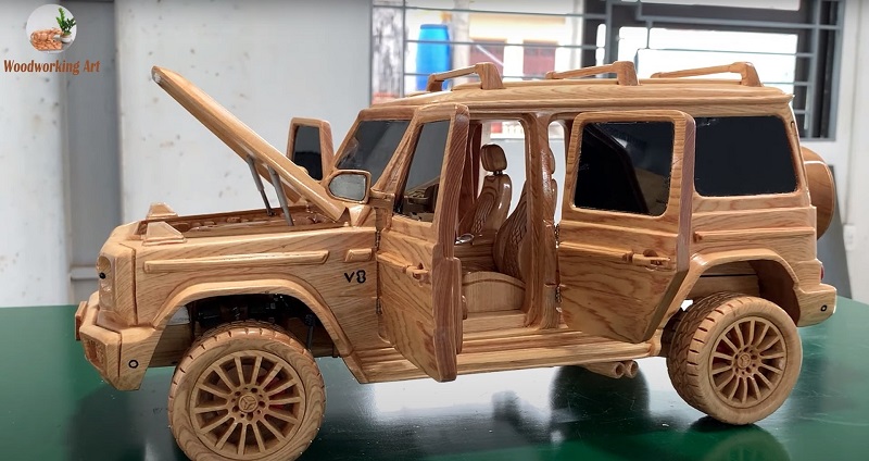 Mô hình Mercedes-Benz G500 4x4² bằng gỗ lột tả hết vẻ đẹp hầm hố, mạnh mẽ 1