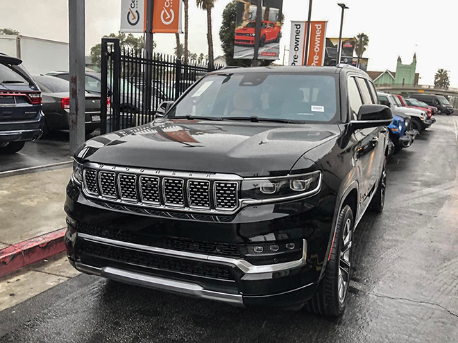"Hàng độc" Jeep Grand Wagoneer 2022 chuẩn bị về nước: Tràn ngập màn hình, tiện nghi sang trọng 1