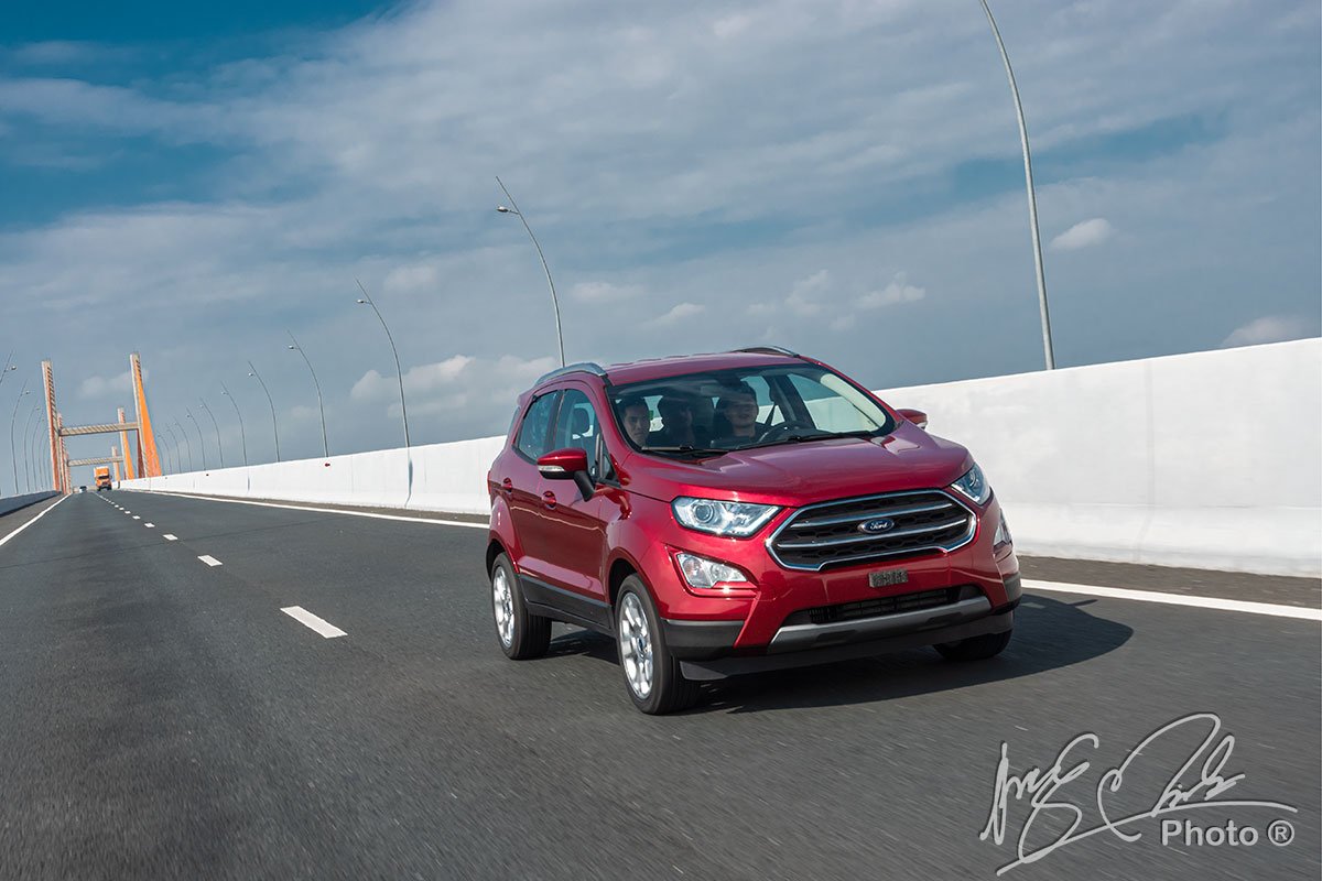 EcoSport ưu đãi 50 triệu đồng, nhiều mẫu xe Ford bán kèm quà tặng quà hấp dẫn 1