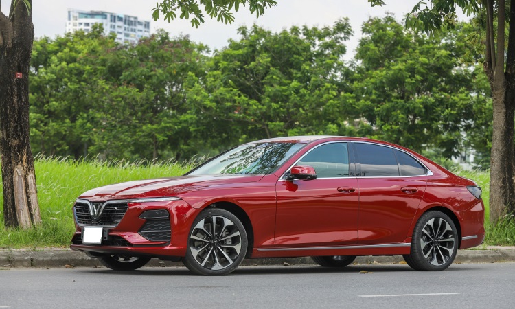 Giá lăn bánh xe&nbsp;VinFast Lux A2.0 hi&ecirc;̣n nay bao nhi&ecirc;u? 1