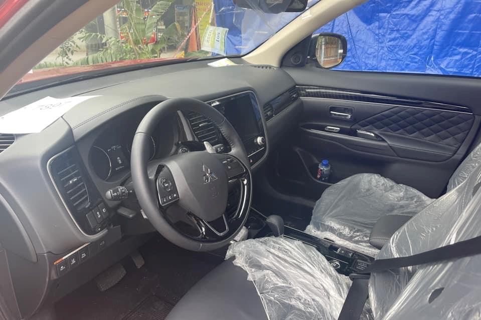 Thi&ecirc;́t k&ecirc;́ n&ocirc;̣i th&acirc;́t xe Mitsubishi Outlander 2022 1