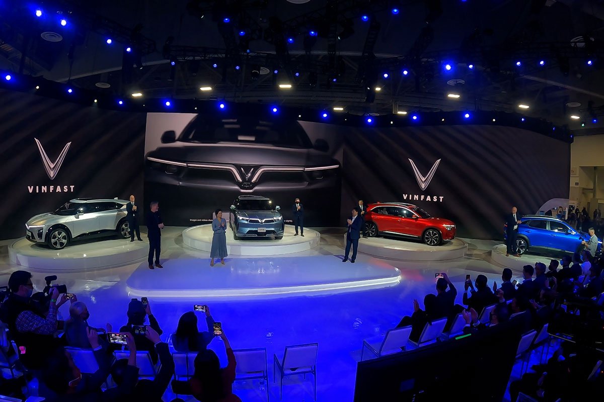 Tại triển l&atilde;m CES 2022 VinFast c&ocirc;ng bố đồng thời 5 mẫu SUV chạy điện.