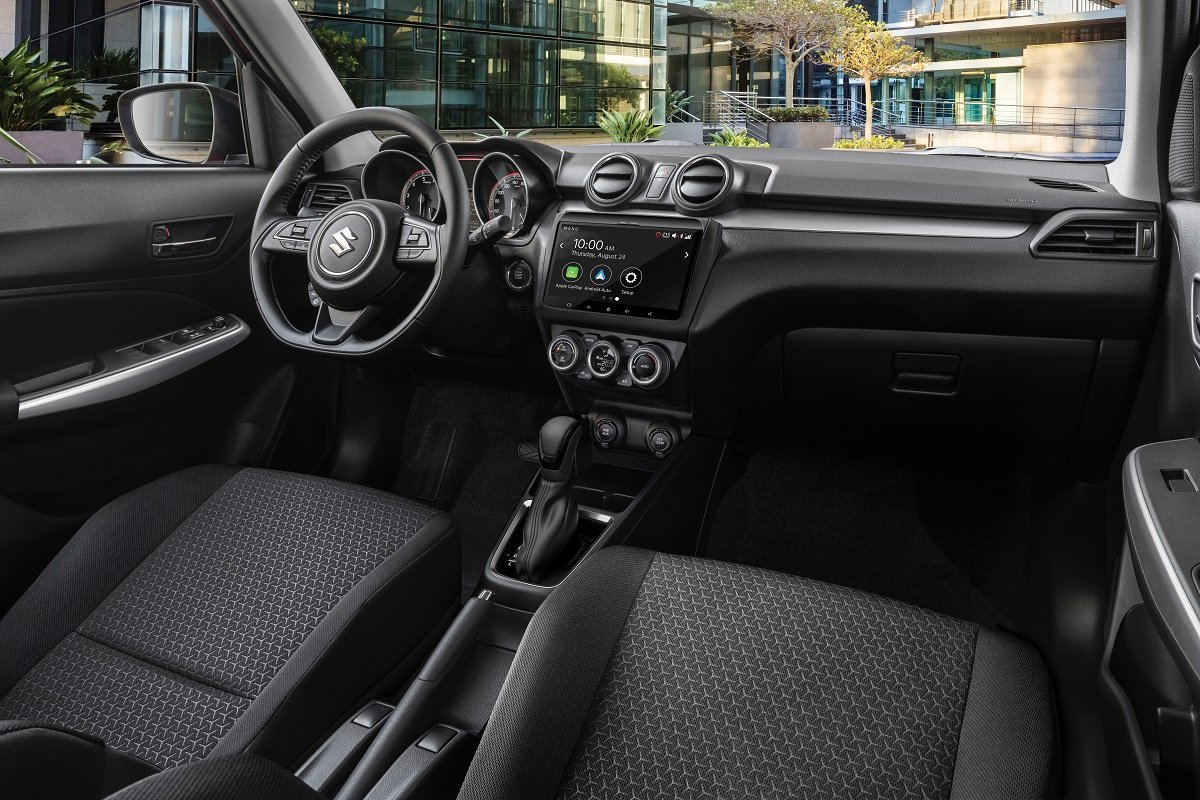 Suzuki Swift 2021 được n&acirc;ng cấp l&ecirc;n m&agrave;n h&igrave;nh giải tr&iacute; 10inch.