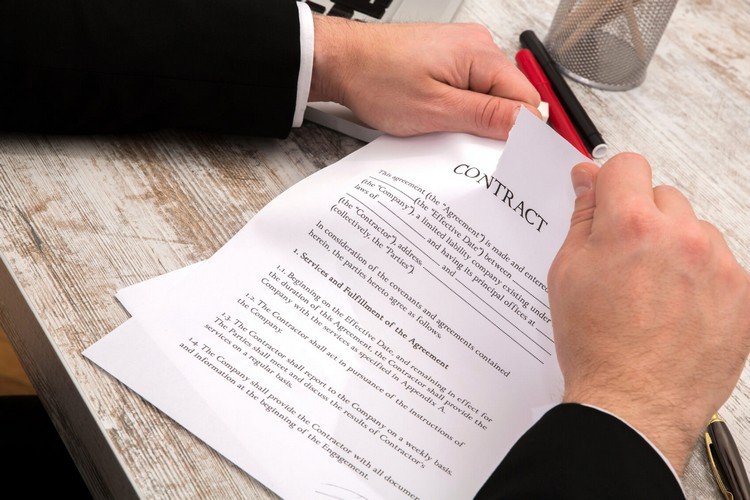 hình ảnh bản hợp đồng bị xé
