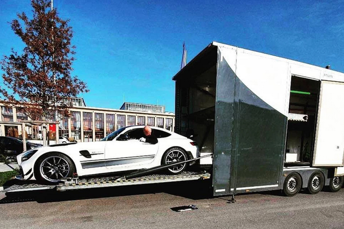 đại gia Minh Nhựa đ&atilde; c&oacute; lần đăng tải h&igrave;nh ảnh về chiếc AMG GT R Pro mới vừa được anh k&yacute; đơn đặt h&agrave;ng. 1