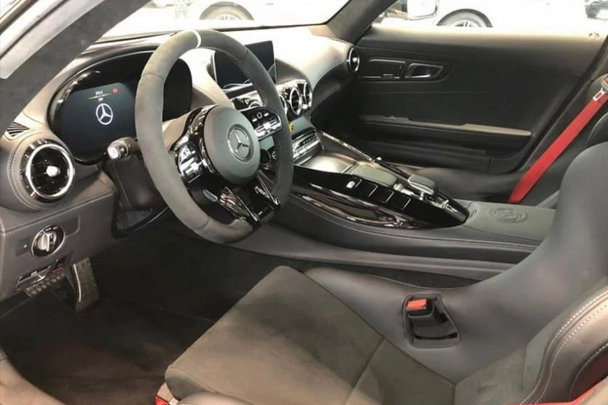 Nội thất xe Mercedes-AMG GT R Pro 1