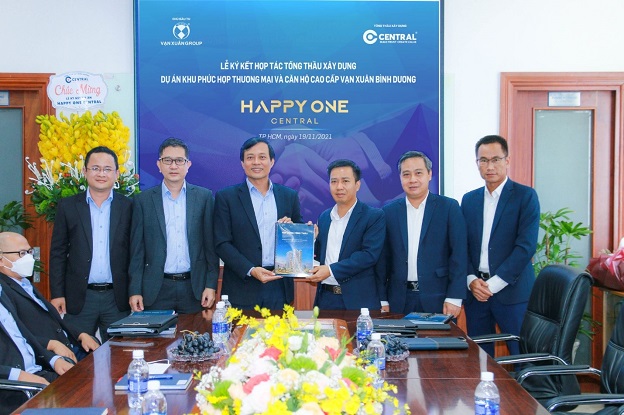 Vạn Xuân Group ký kết hợp tác với tổng thầu xây dựng Central.