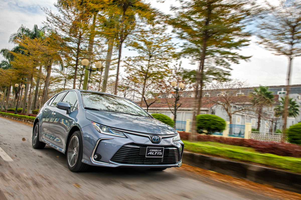 Tạm t&iacute;nh gi&aacute; lăn b&aacute;nh xe Toyota Corolla Altis 2022 vừa ra mắt thị trường Việt 1