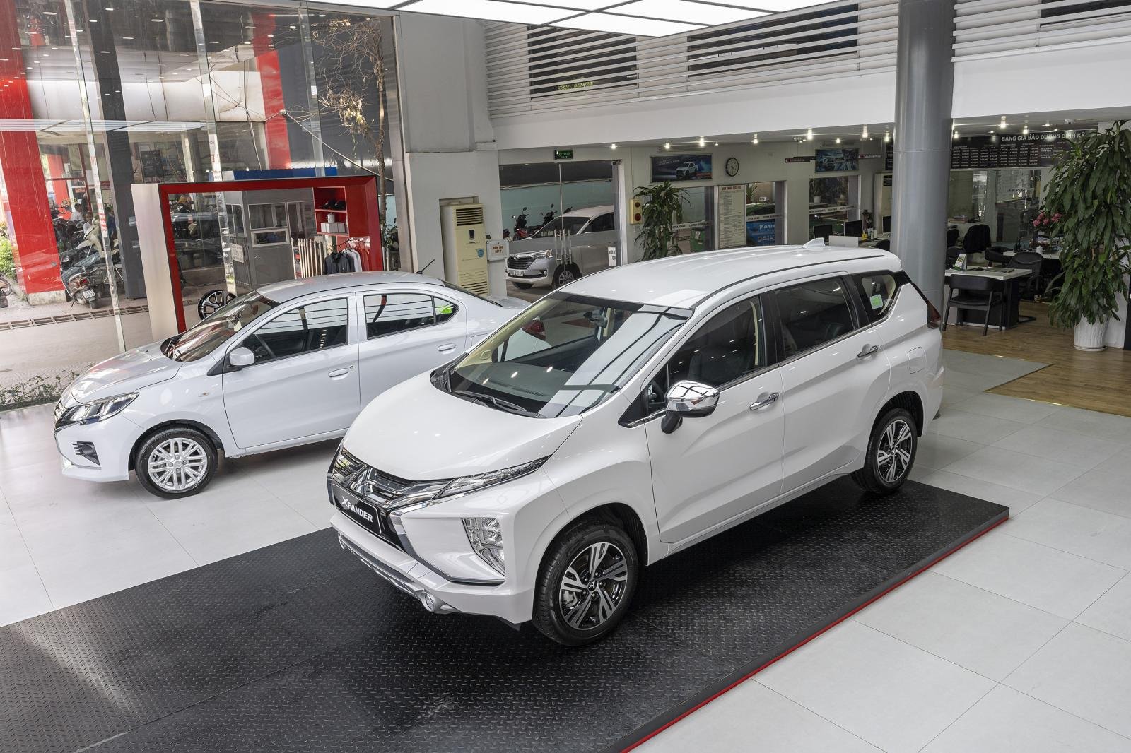 Mitsubishi Xpander gi&aacute; 555 - 630 triệu đồng 1