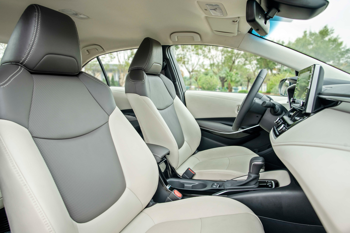 Th&ocirc;ng số kỹ thuật&nbsp;Toyota Corolla Altis: Nội thất.