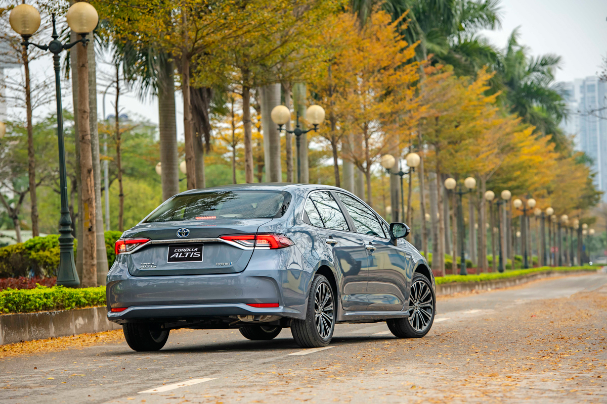 Th&ocirc;ng số kỹ thuật Toyota Corolla Altis 2022.