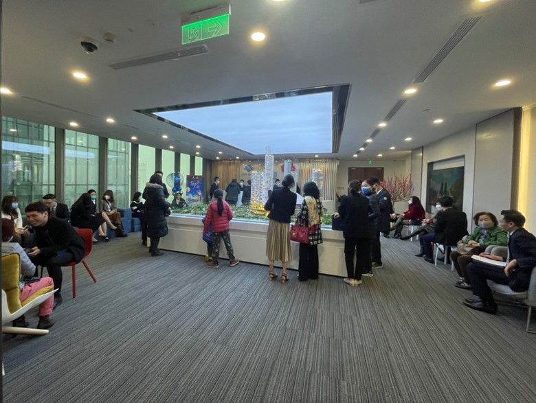 A picture containing indoor, ceiling, floor, peopleDescription automatically generated