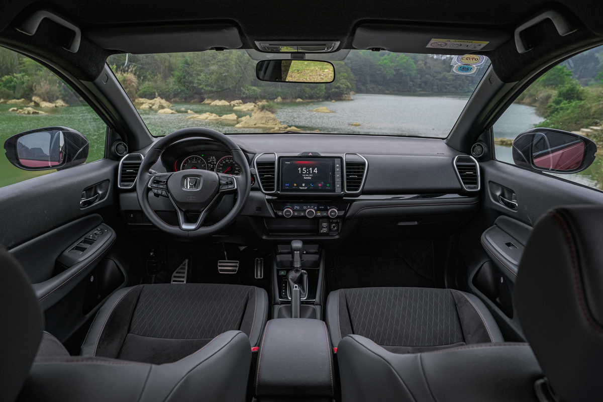 Honda City sở hữu khoang nội thất rộng r&atilde;i, tiện nghi.