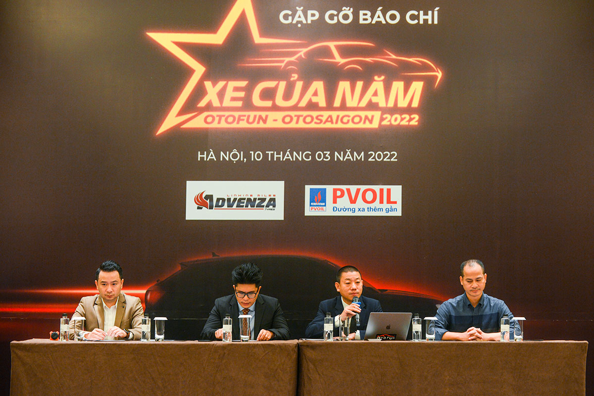 Ban tổ chức trả lời c&aacute;c c&acirc;u hỏi của b&aacute;o ch&iacute; v&agrave; c&aacute;c qu&yacute; vị khan giả quan t&acirc;m.