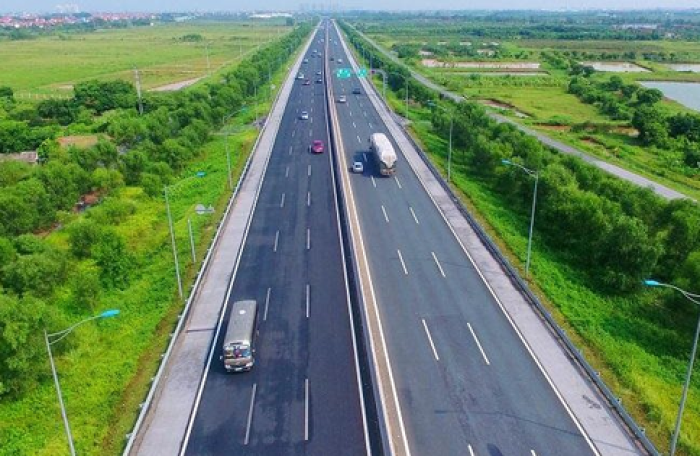 đường cao tốc nhìn từ trên cao